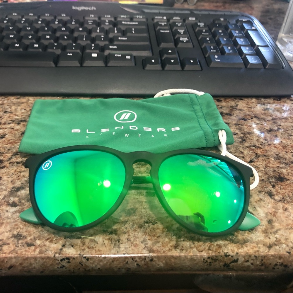 Blenders Black Martini Sunglasses (not perfect)